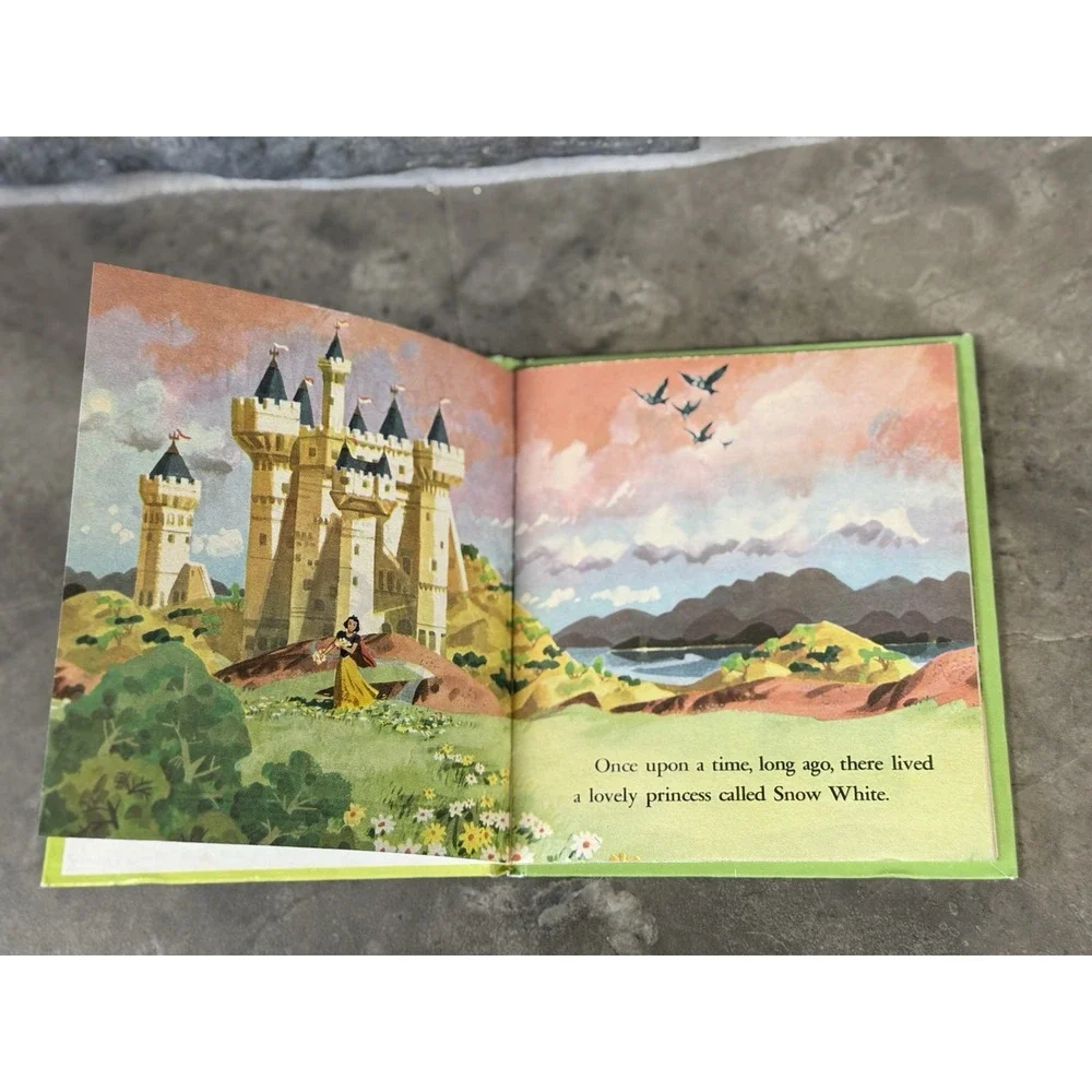 VTG 1957 Walt Disney's Snow White and the Seven Dwarfs Golden Tell-A-Tale Book